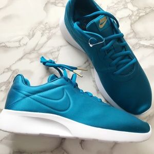 nike tanjun premium blue